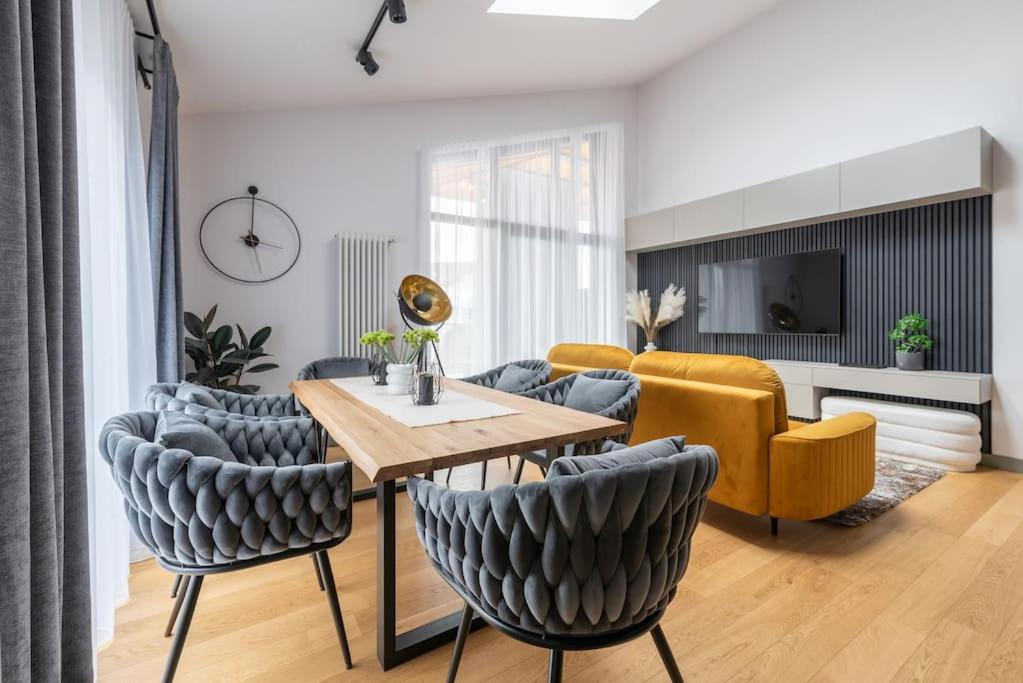 公寓 Luxurious Penthouse With Parking *