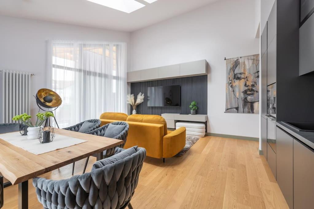 Luxurious Penthouse With Parking Апартаменти